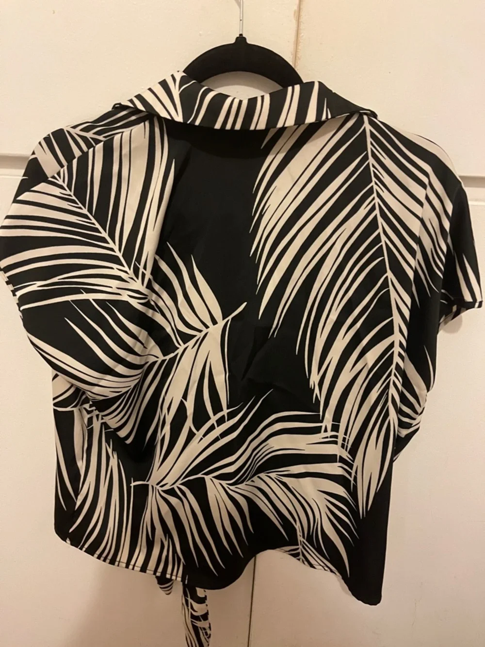 Rachel Zoe Black and White Palm-Print Tie-Front Button-Down - Picture 4 of 4